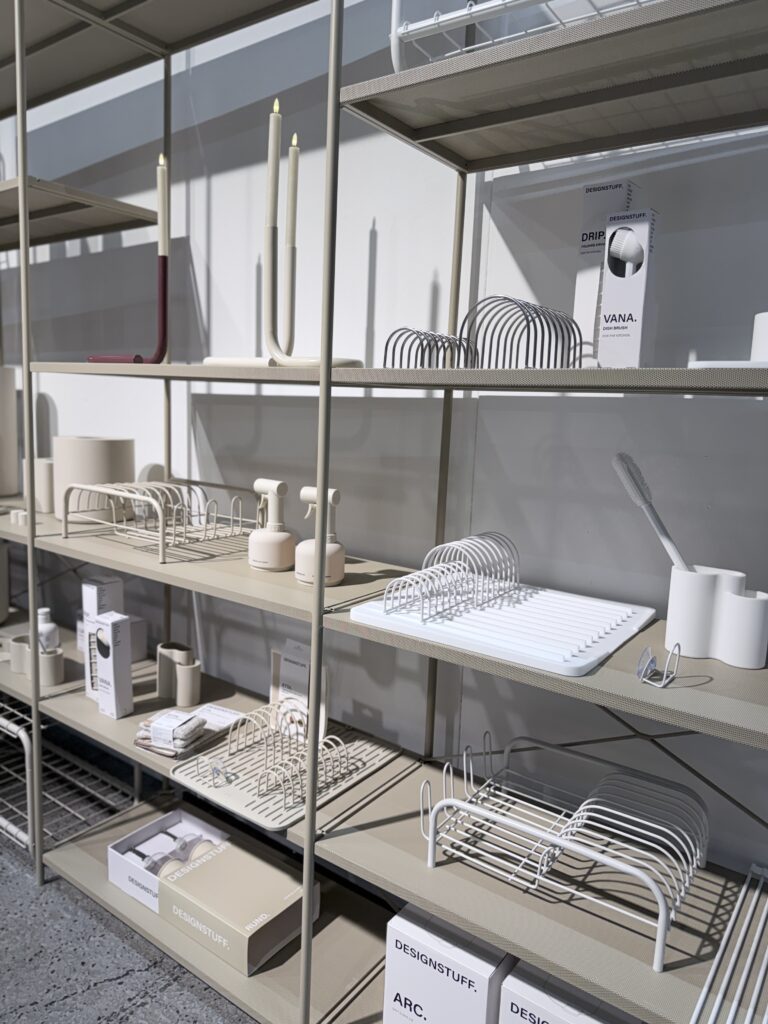 scandinavian trend color
white, cream