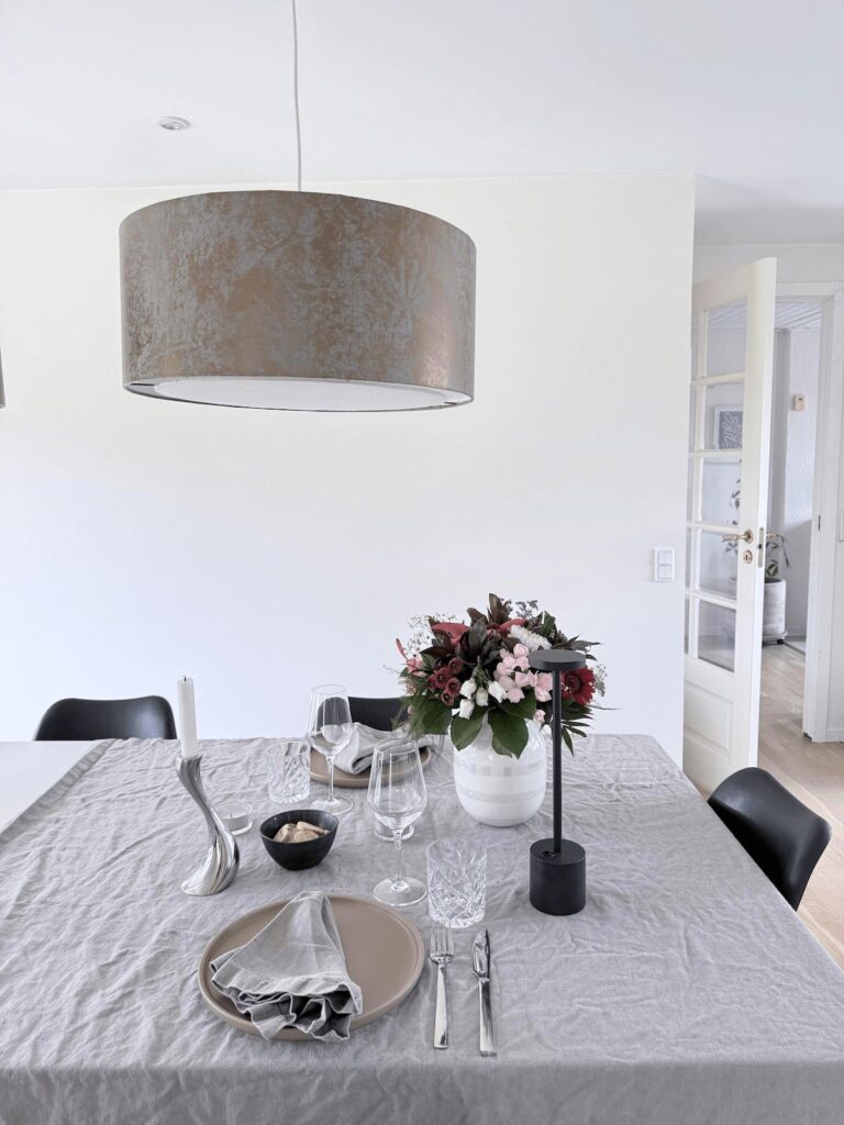 simple scandinavian dining table decor ideas